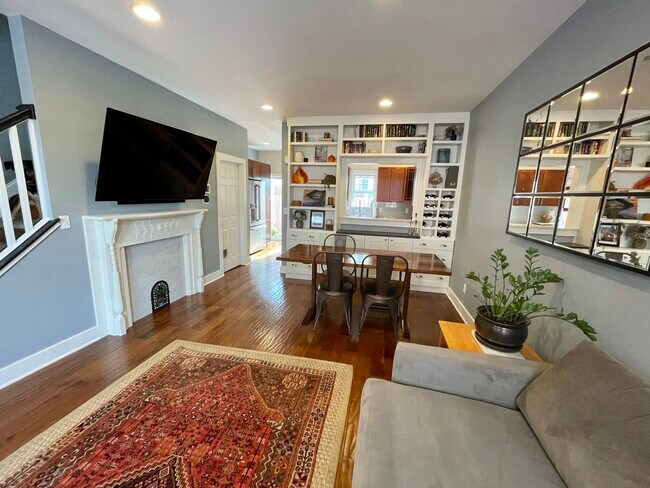 Living / Dining - 2640 Catharine St