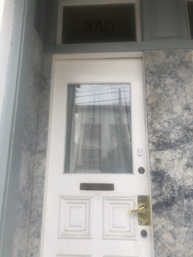 Front Door - 2733 Sutter St