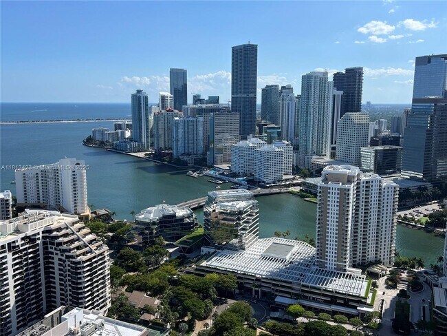Foto del edificio - 848 Brickell Key Dr