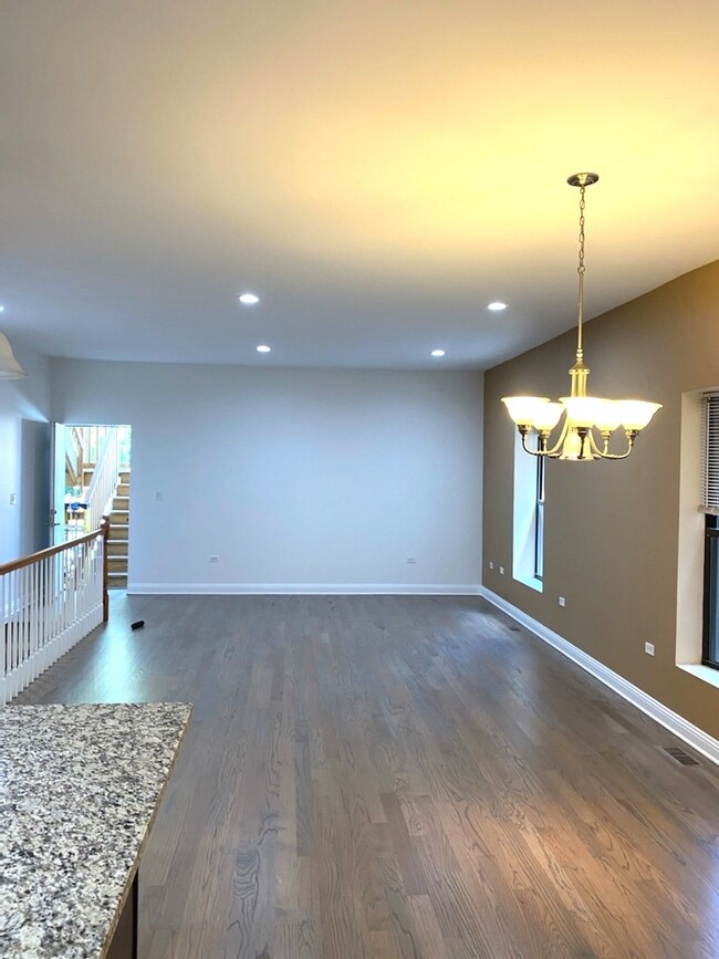 Foto del edificio - 830 W Leland Ave