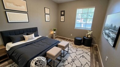 Building Photo - 6430 Bankside Dr