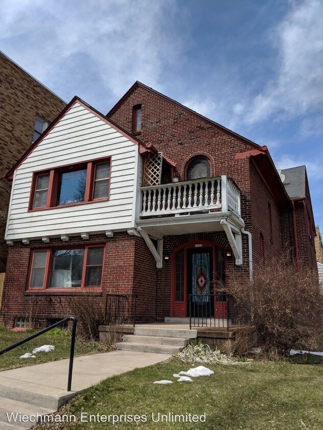 Primary Photo - 1132 E Pleasant St