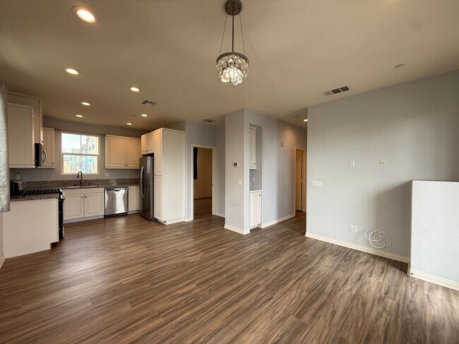 Foto del edificio - Stunning 3B/3BA in Imperial Beach W/ A/C, ...