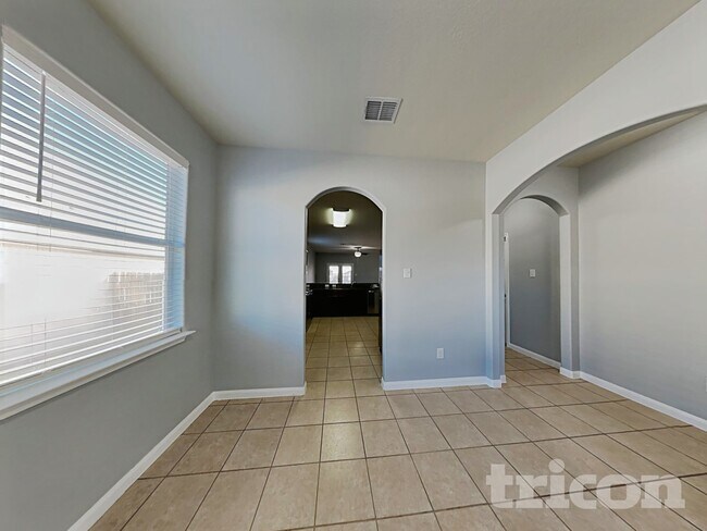 Foto del edificio - 417 Sapphire Ln