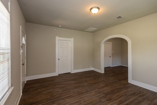 Building Photo - Cute 2 Bed / 1 bath home in Beaumont! Move...
