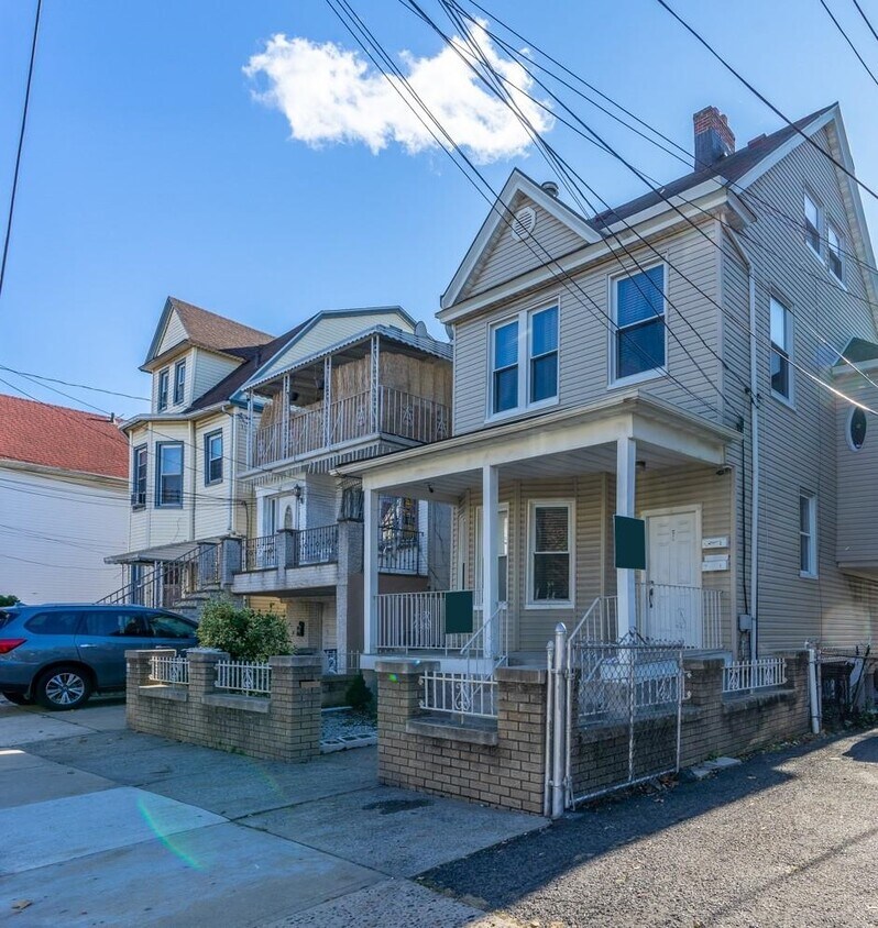 Primary Photo - 211 76th St