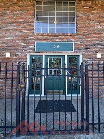 Building Photo - 129 Stonewall St