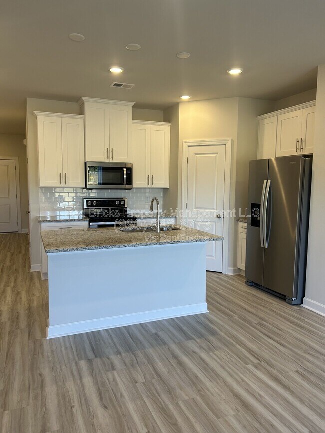 Foto del edificio - 1816 Braemar Vlg Dr