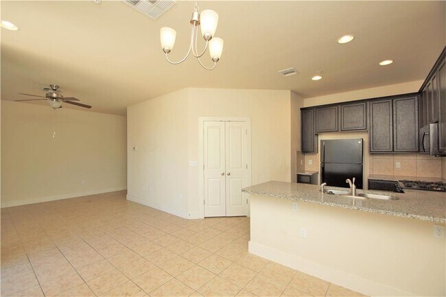 Building Photo - 2208 Creekside Ln