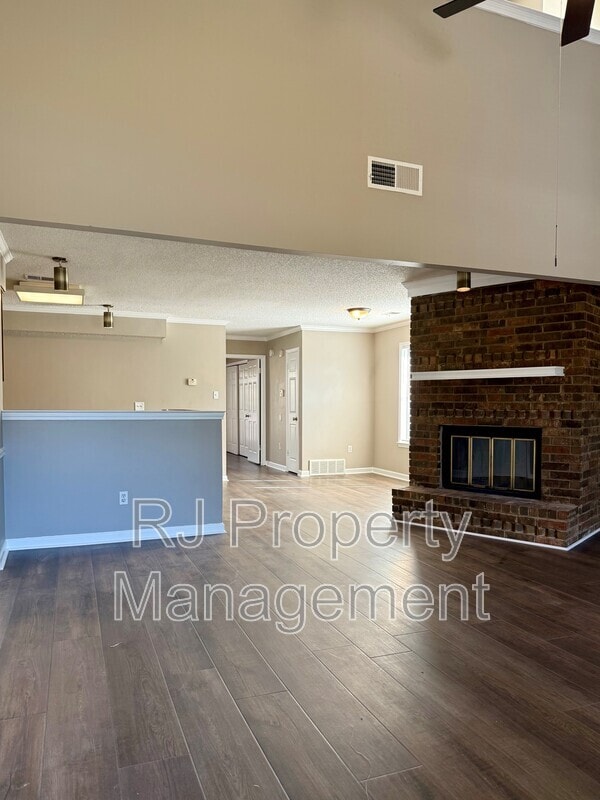 Building Photo - 5996 Parktree Cove