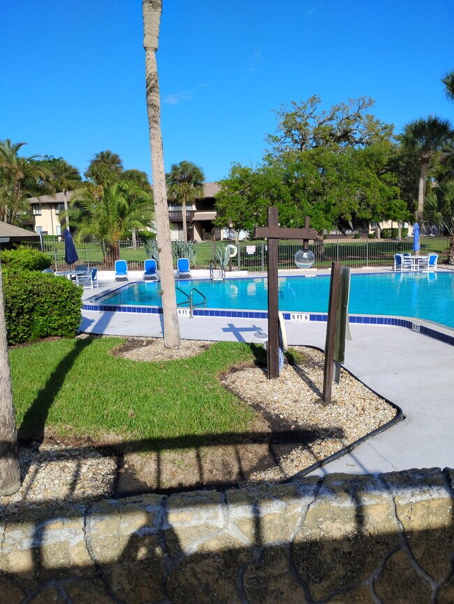Foto del edificio - 58 Club House Dr