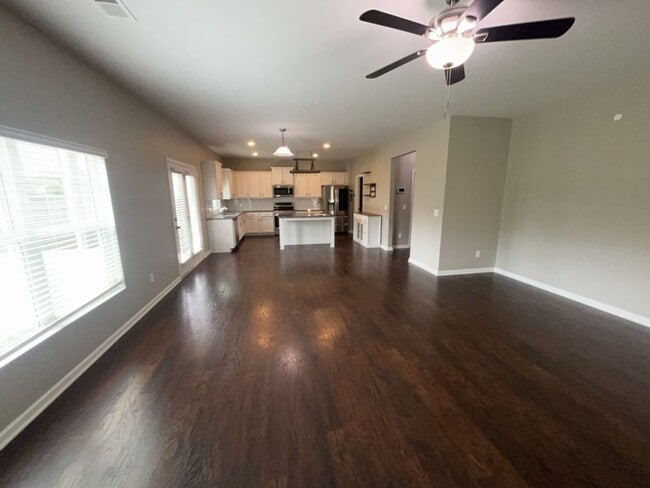 Building Photo - 416 Lakemont Dr