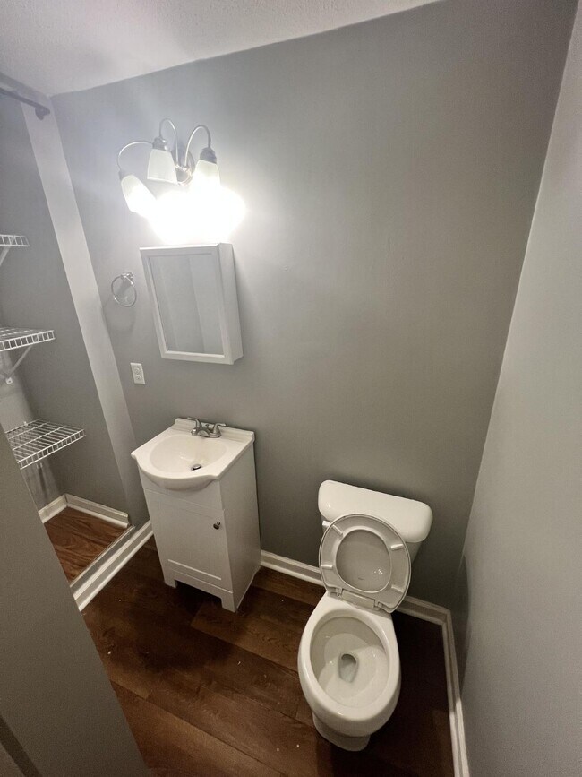 Foto del edificio - "1-Bedroom upstairs apartment on Main St with Full Bath in West Point!"