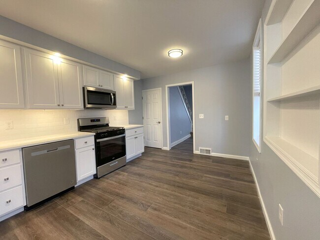 Building Photo - Updated 3 bedroom 1 bathroom home
