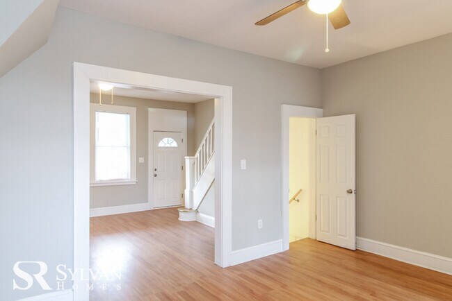 Foto del edificio - Feel comfortable in this 4BR 2BA townhome