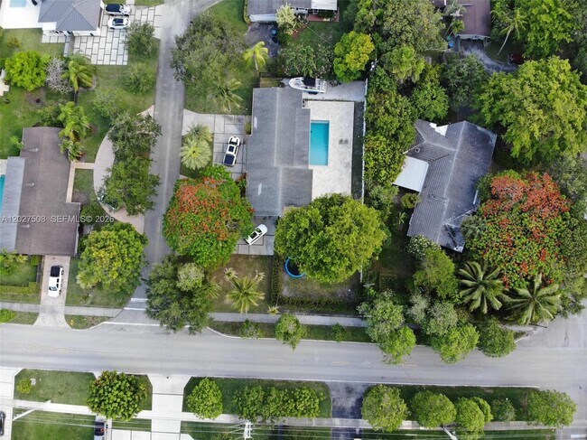 Building Photo - 12800 SW 82nd Ct