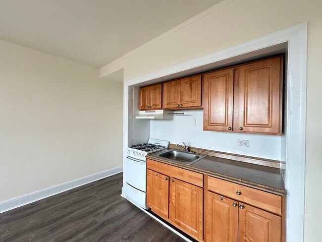 Foto del edificio - 3335 W Diversey Ave