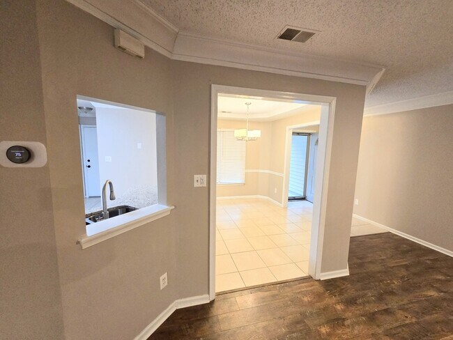 Building Photo - 332 Esplanade Pl