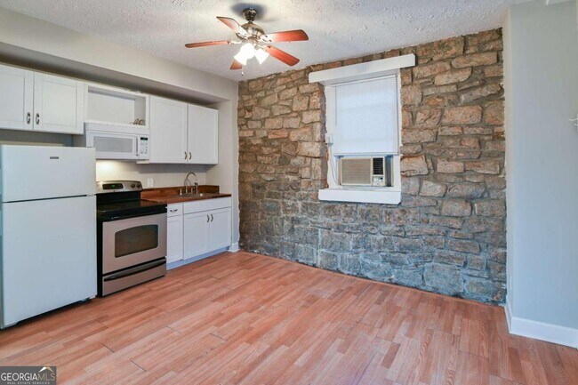 Building Photo - 340 W Washington St