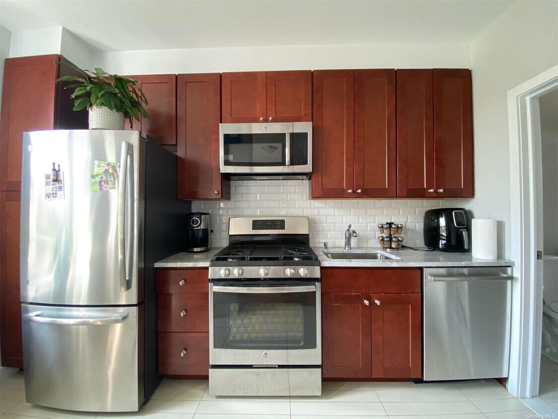 Foto principal - 31-28 42nd St