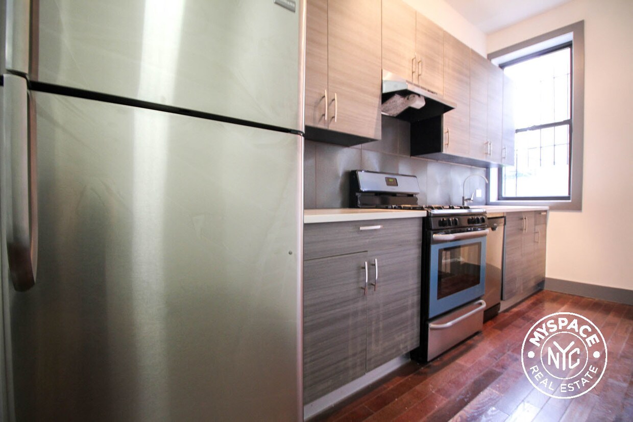 Primary Photo - 42 Howard Ave