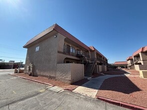 Building Photo - 4300 N Lamont St