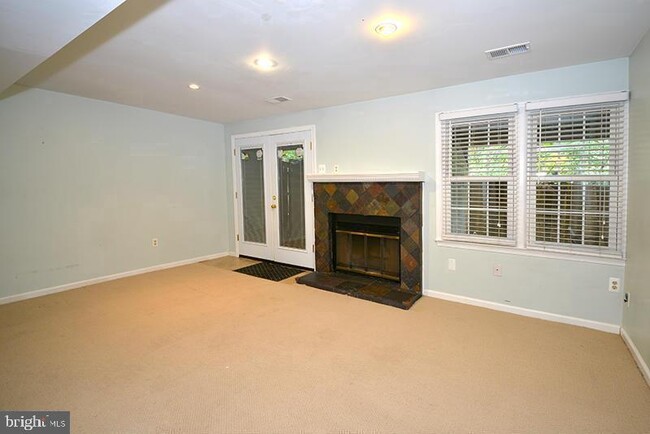 Building Photo - 5711 Oakshore Ct
