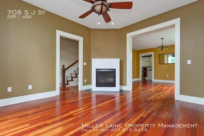 Building Photo - 4 Bedroom Victorian Row House!