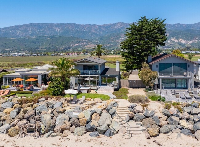 Building Photo - Introducing the Private Beach House in Carpinteria, CA!