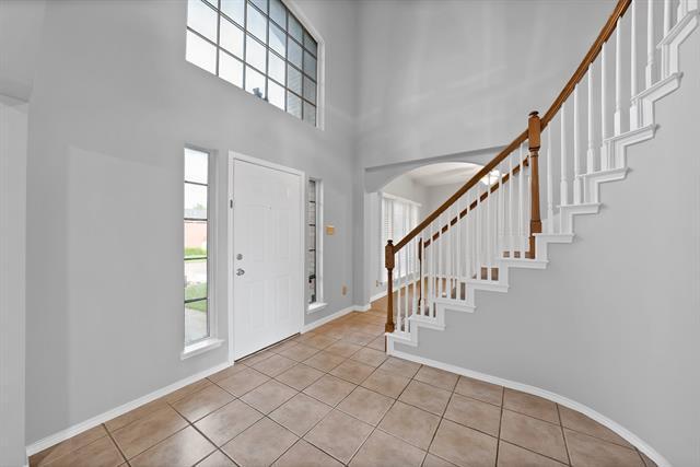 Building Photo - 745 Woodridge Dr