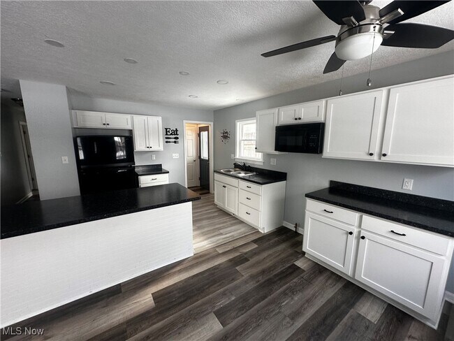 Building Photo - 673 Tallkron Dr