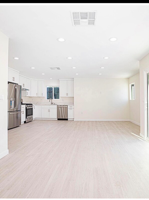 Foto principal - 6638 Lindley Ave