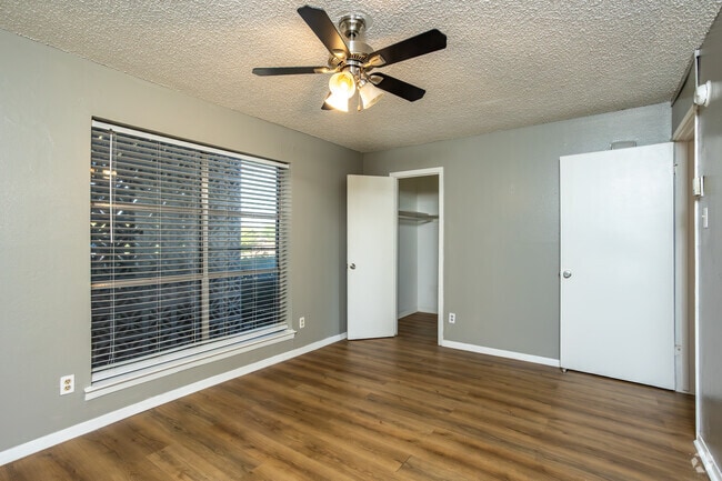 1BR, 1BA - 750SF - Bedroom - Hickory