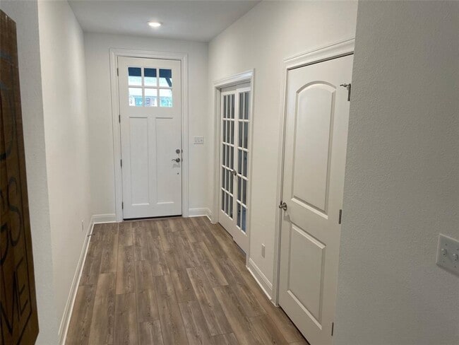 Building Photo - 145 Slenderleaf Drive