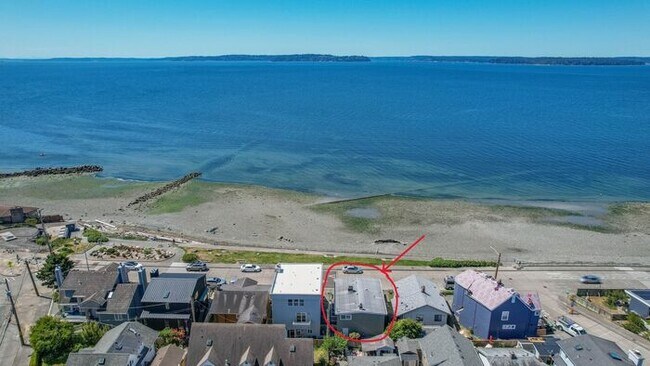 Foto del edificio - Gorgeous Alki Beachfront Charmer!