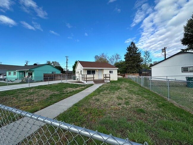 Building Photo - 809 Willard Ave