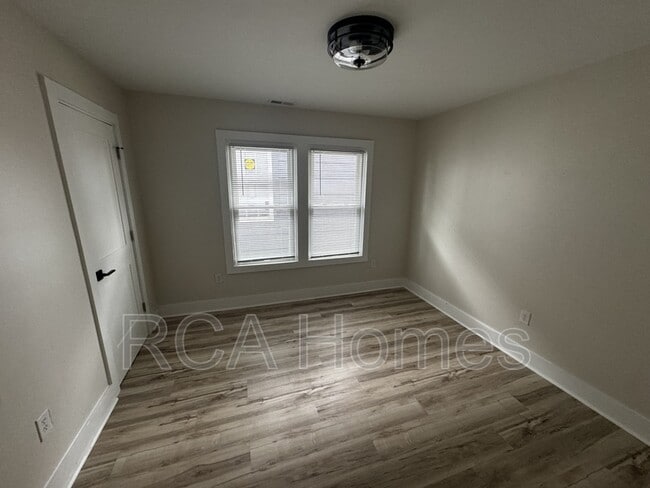 Foto del edificio - 18 N Gray St