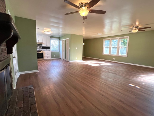 Foto del edificio - 3004 Sheddan Dr