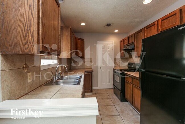 Foto del edificio - 3924 Longstraw Dr