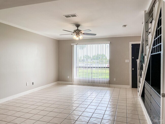 Foto del edificio - 15021 Innerarity Point Rd