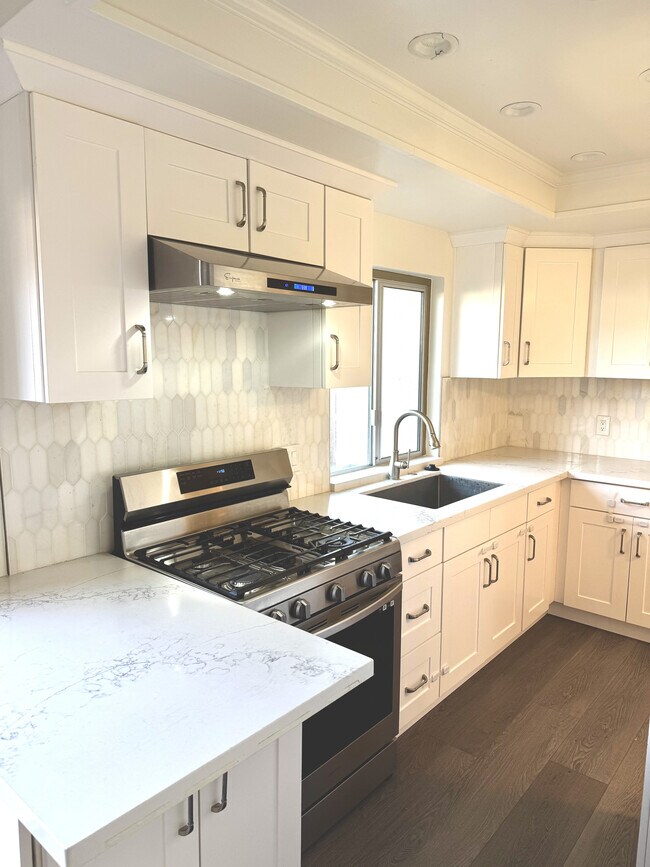 Cocina - 8750 1/2 Wyngate St