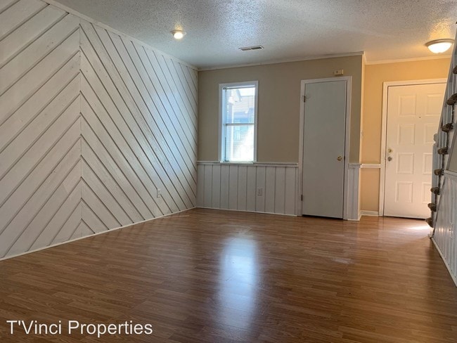 Building Photo - 300 Vista Cir