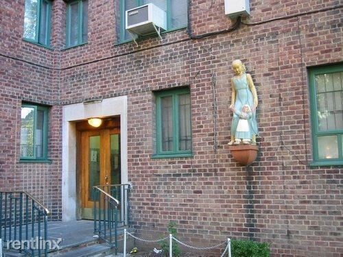Foto del edificio - 1 br, 1 bath Apartment - 2053 McGraw Ave