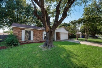 Building Photo - 515 Forestwood Dr