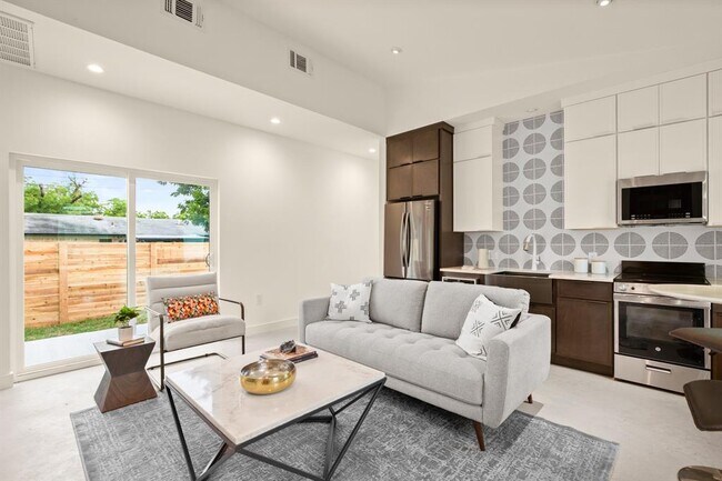 Foto del edificio - 5201 Ravensdale Ln