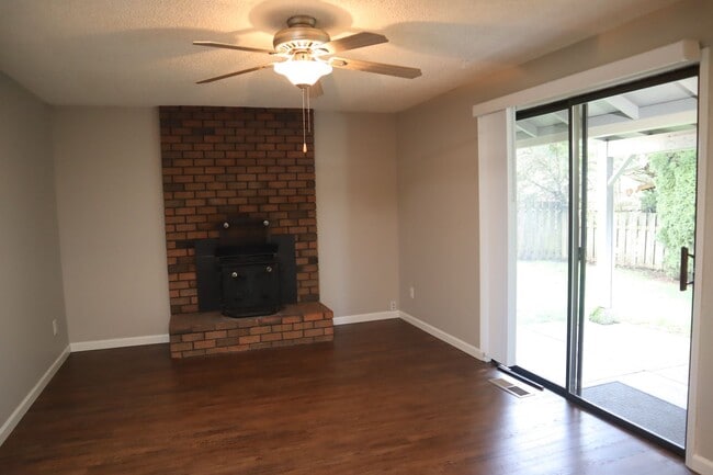 Foto del edificio - 10111 NE Tanglewood Dr