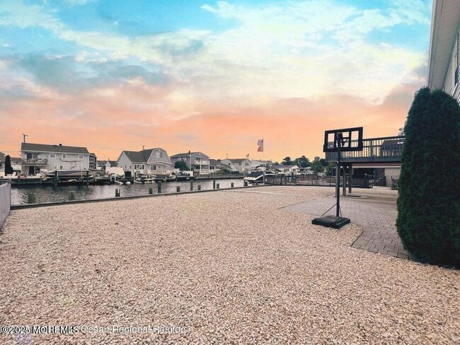 Foto del edificio - 14 Cayman Ave