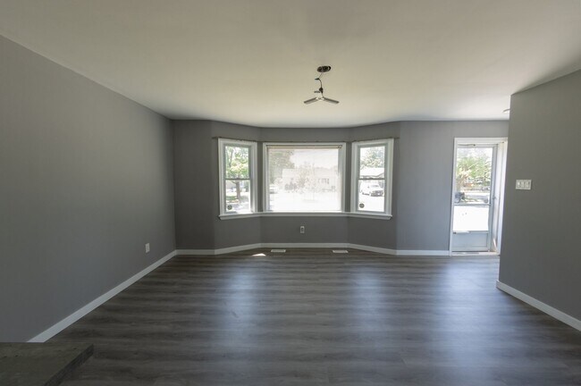 Photo du bâtiment - 360 Avondale Rd