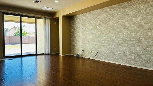 Foto del edificio - 839 E Las Colinas Pl