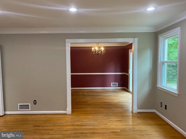 Building Photo - 8706 Braeburn Dr